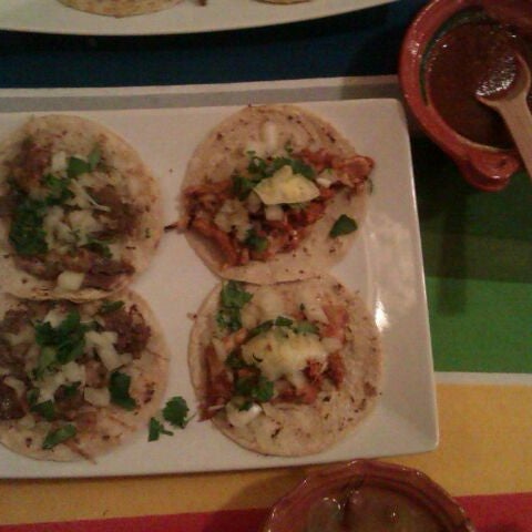 2/11/2012에 Olya T.님이 Tacos El Paisa Prague에서 찍은 사진