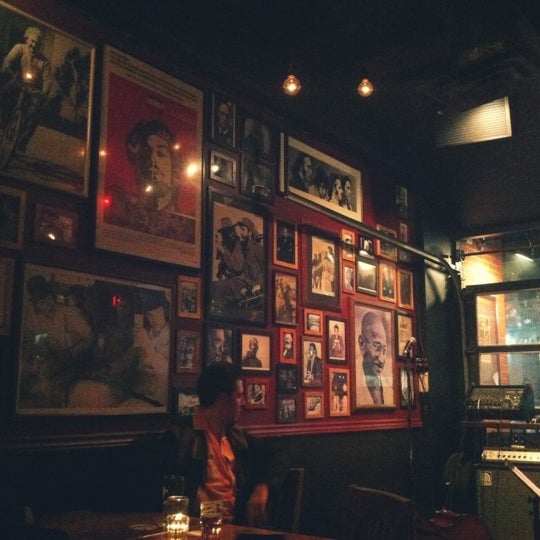 4/10/2012 tarihinde Jungmin K.ziyaretçi tarafından Castro&#39;s Lounge'de çekilen fotoğraf
