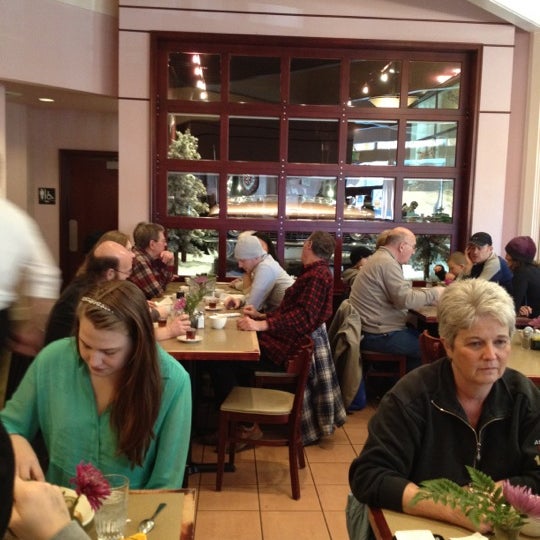 2/4/2012 tarihinde Dennis D.ziyaretçi tarafından Cadillac Cafe'de çekilen fotoğraf