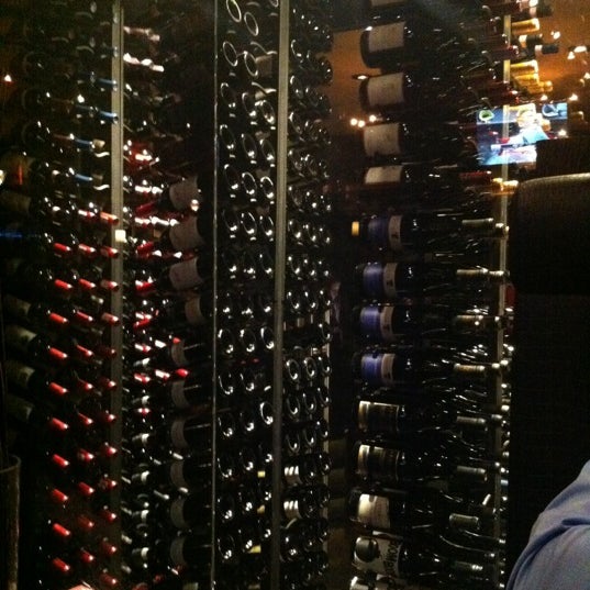 Foto scattata a The Marlowe Restaurant and Wine Bar da Lillian C. il 2/25/2012