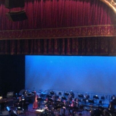 Foto tirada no(a) Coronado Performing Arts Center por Beth W. em 6/2/2012