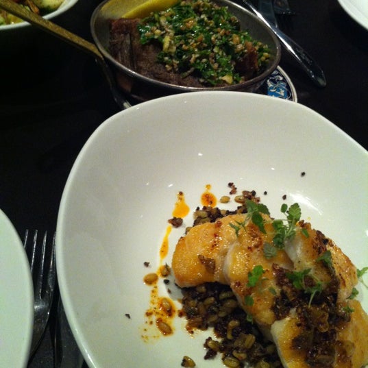 Foto tomada en Maha Restaurant  por Rosa O. el 8/17/2012
