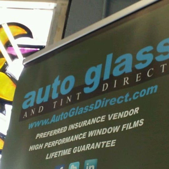 Foto tirada no(a) AGD Auto Glass &amp; Tint por Cindy H. em 10/5/2011