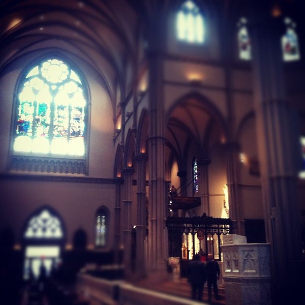 Foto tomada en Saint Paul Cathedral  por Ben N. el 10/30/2011