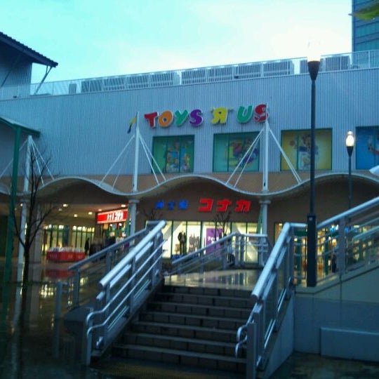 Photos At トイザらス みなとみらい21店 Now Closed みなとみらい21 1 Tip