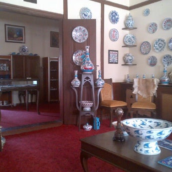 6/11/2012에 Göktuğ G.님이 İznik Çini Turkish Ceramics &amp; Tiles에서 찍은 사진