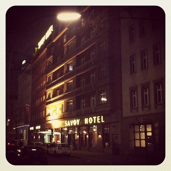 รูปภาพถ่ายที่ Hotel Savoy Berlin โดย Niels F. เมื่อ 11/17/2011