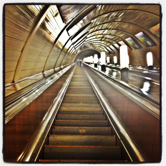 Баррикадная метро