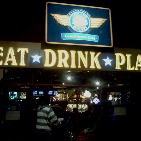 Photo taken at Dave &amp; Buster&#39;s by Leilany L. on 12/9/2011