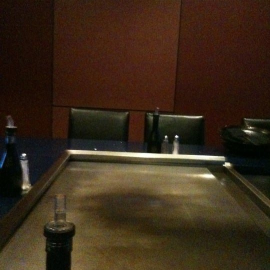 Foto tomada en Hibachi Teppanyaki &amp; Sushi Bar  por Sherry L. el 2/15/2012