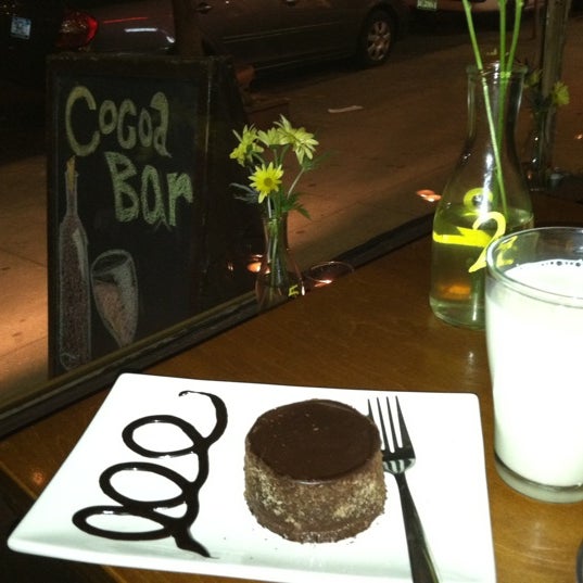 2/27/2011 tarihinde Sarah R.ziyaretçi tarafından Cocoa Bar'de çekilen fotoğraf
