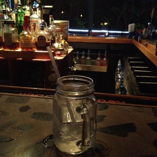 5/17/2012 tarihinde Michelleziyaretçi tarafından Fish Tails Bar &amp; Grill'de çekilen fotoğraf