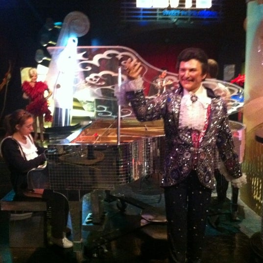 Photo taken at Madame Tussauds Las Vegas by Aaron E. on 12/28/2011