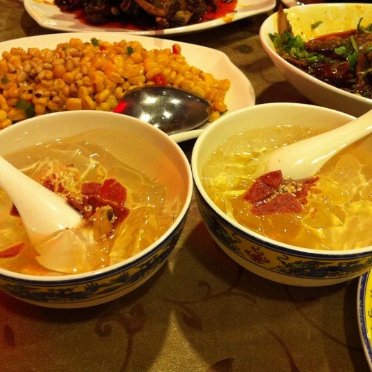 Снимок сделан в Lan Dining Restaurant 蘭餐厅 пользователем Joyce L. 9/15/2011