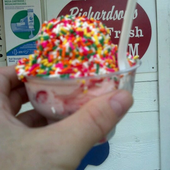 7/14/2012 tarihinde WayneNHziyaretçi tarafından Mack&#39;s Ice Cream'de çekilen fotoğraf