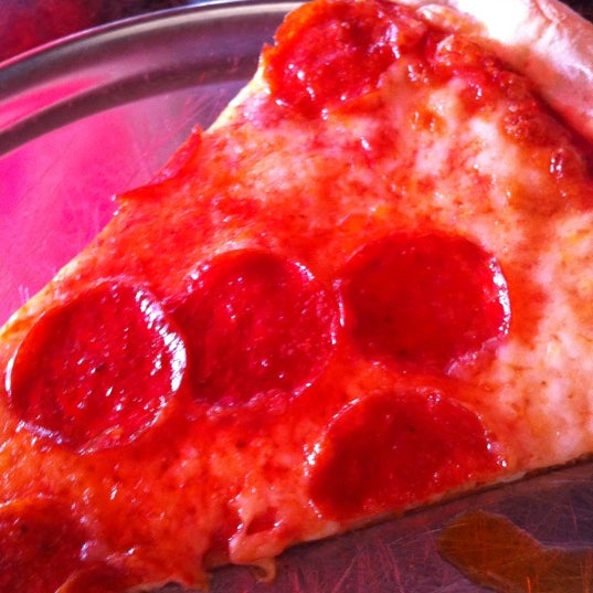 Foto diambil di Lorenzo&#39;s Pizza oleh Mike D. pada 5/19/2012
