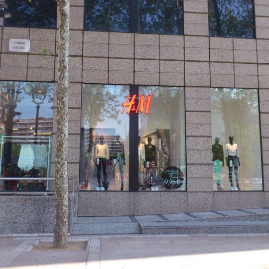 H&M - Clothing Store in Les Corts