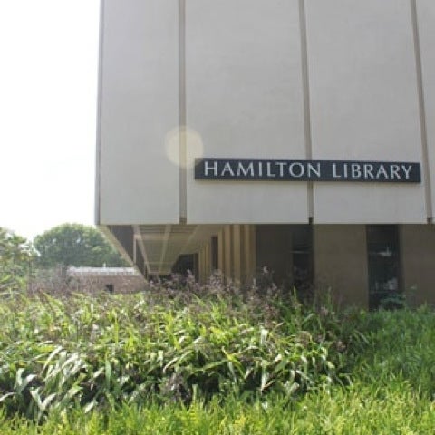 Снимок сделан в Hamilton Library пользователем Philip W. 10/14/2011