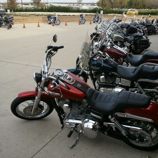 รูปภาพถ่ายที่ Maverick Harley-Davidson โดย Brett U. เมื่อ 11/25/2011