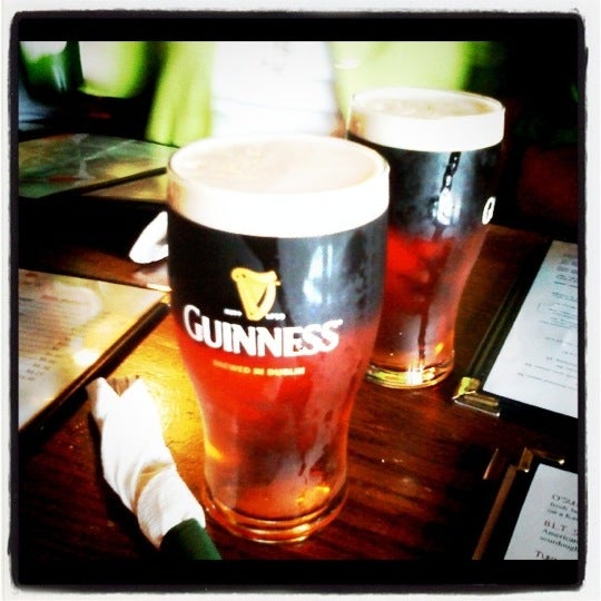 Снимок сделан в O&#39;Sullivan&#39;s Irish Pub &amp; Restaurant пользователем Brian R. 8/27/2012