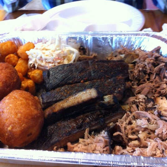 Foto scattata a Mrs. Smokeys Real Pit BBQ da Ira S. il 7/6/2012