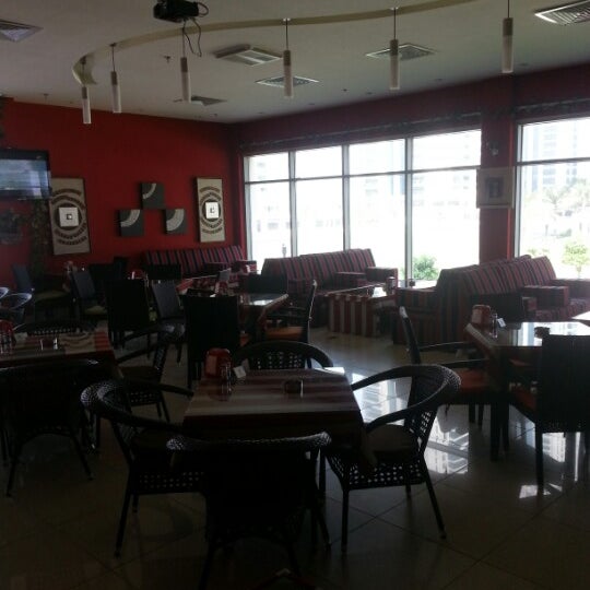 Foto diambil di Lebanos Restoraunt &amp; Cafe oleh George A. pada 9/1/2012