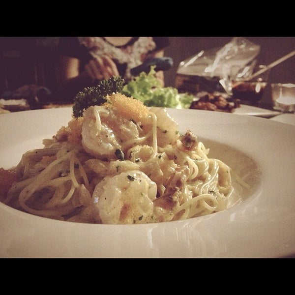 Photo taken at Triple Ate (888) Bar &amp; Restaurant by Thana-Orn Y. on 4/1/2012