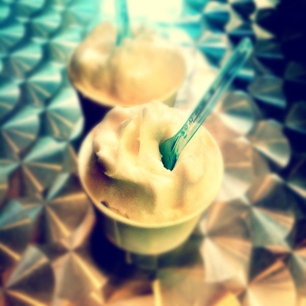 รูปภาพถ่ายที่ Glacé Artisan Ice Cream โดย Lesley เมื่อ 8/6/2012