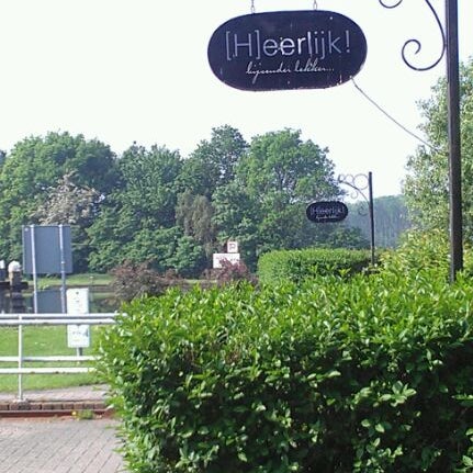 Photo taken at Theetuin [H]eerlijk! by Guido K. on 5/23/2012