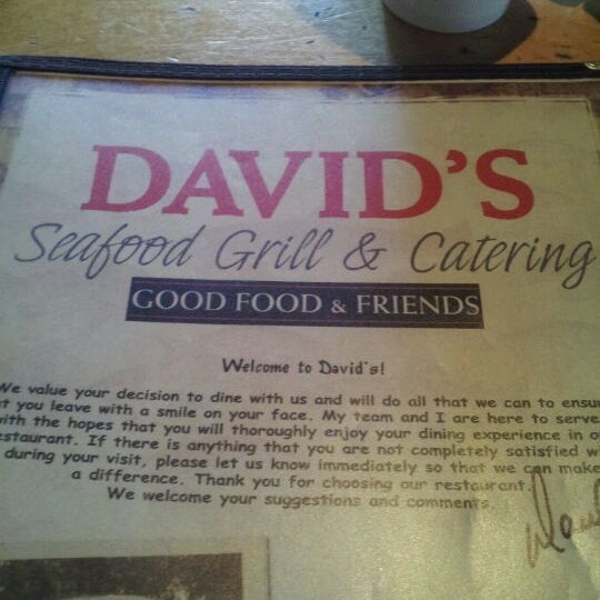 รูปภาพถ่ายที่ David&#39;s Seafood Grill โดย Kambria P. เมื่อ 5/26/2012