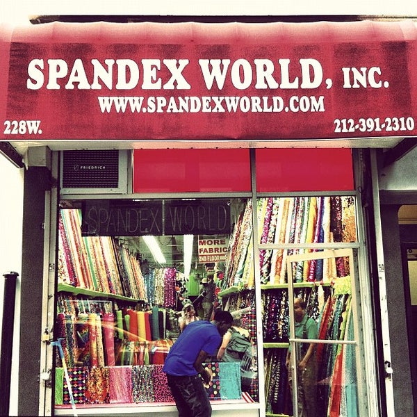 Foto tomada en Spandex World Inc  por Mary Elise Chavez el 8/11/2012