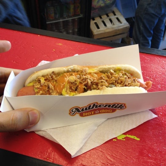 Authentic American Hot Dog at 2.50€ at Ze Lab! Menu at 4€ with drinks & desert!