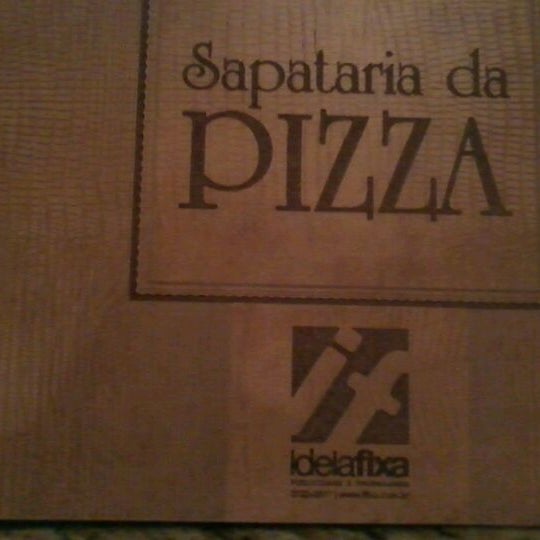 Photo taken at Sapataria da Pizza by Renata L. on 9/26/2011