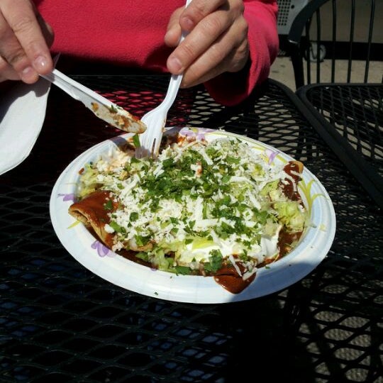 3/26/2012にKristofer D.がEdgar&#39;s Best Taco Shackで撮った写真