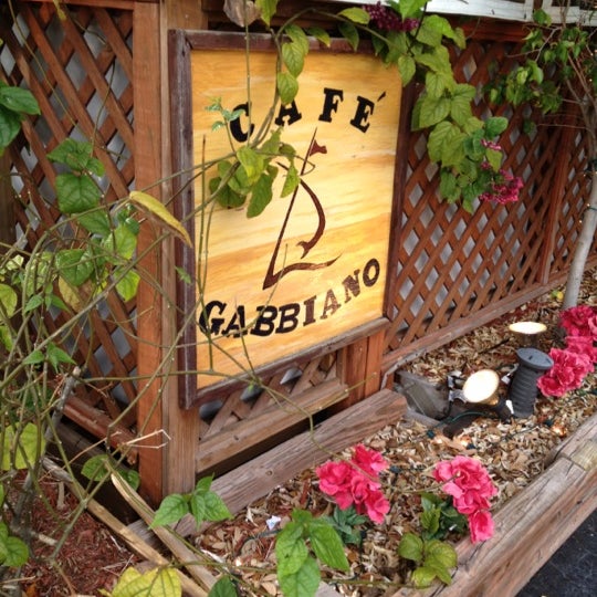 3/31/2012 tarihinde Austin W.ziyaretçi tarafından Cafe Gabbiano'de çekilen fotoğraf