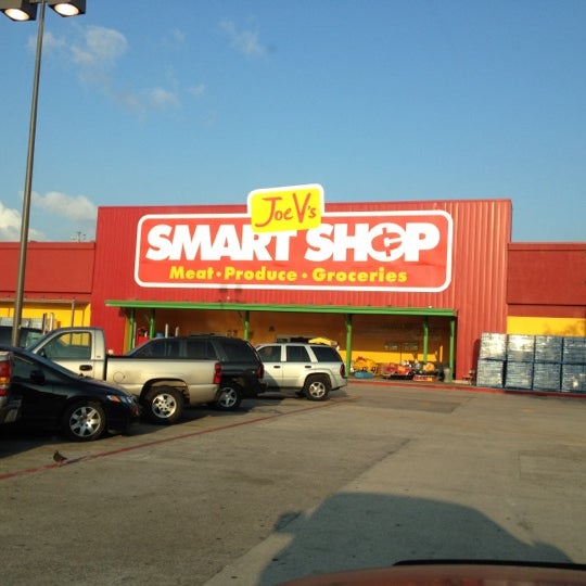 Foto diambil di Joe V&#39;s Smart Shop oleh 💞Rie~Rie pada 5/7/2012