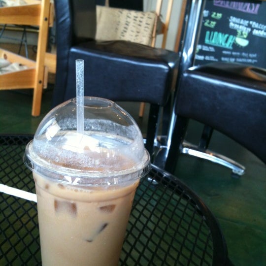 Photo taken at Guillermo&#39;s Coffee House &amp; Roastery by Jennifer B. on 6/9/2012