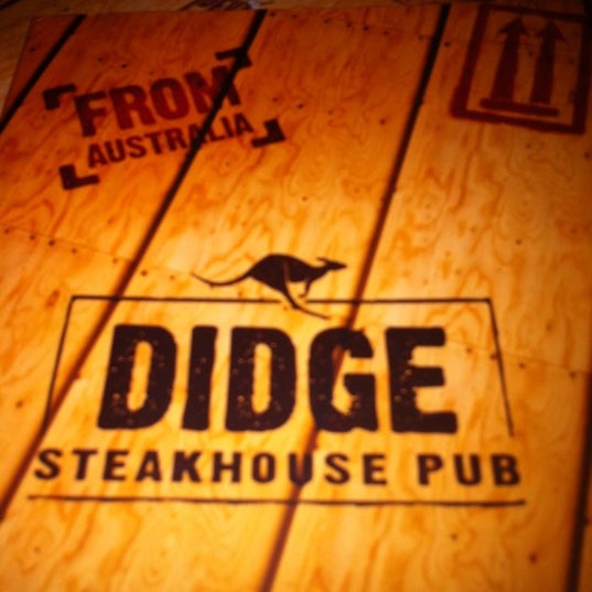 Foto scattata a Didge Steakhouse Pub da Fernanda A. il 8/14/2011