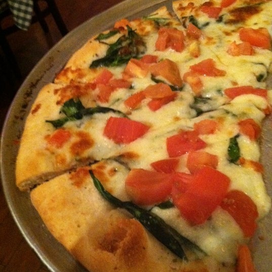 4/18/2011 tarihinde Berj A.ziyaretçi tarafından Renaldi&#39;s Pizza'de çekilen fotoğraf