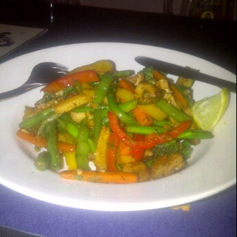 Ammmazing sauteed vegetables and garlic bread. Must try.