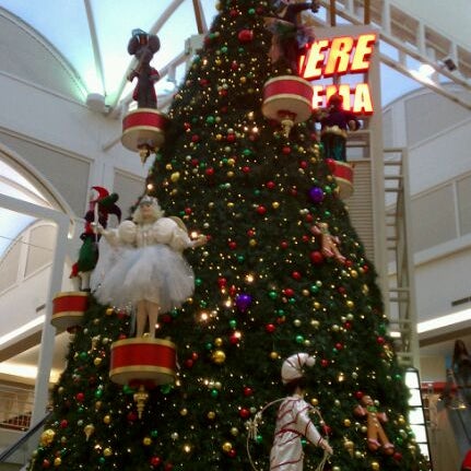 Photo taken at Orlando Fashion Square by Sary H. on 12/10/2011