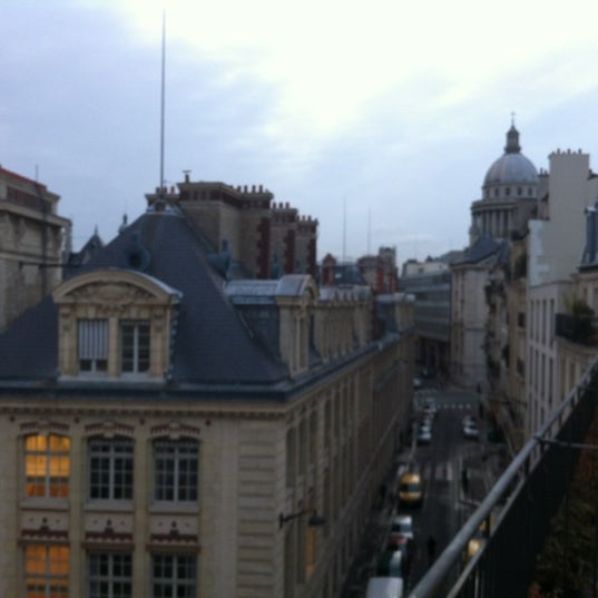 Снимок сделан в Grand Hotel Saint Michel пользователем Etzion W. 1/20/2012