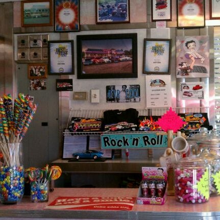 Photo taken at Rosie&#39;s Diner by Jacquelyn W. on 10/1/2011