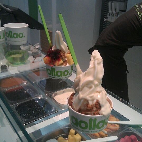 Photo taken at Llaollao by Rosa d. on 10/19/2011