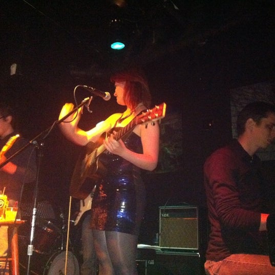 รูปภาพถ่ายที่ Bar4 โดย Alison F. เมื่อ 1/15/2011