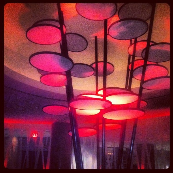 8/7/2012 tarihinde Aja J.ziyaretçi tarafından Blade Sushi Lounge @ Fontainebleau'de çekilen fotoğraf