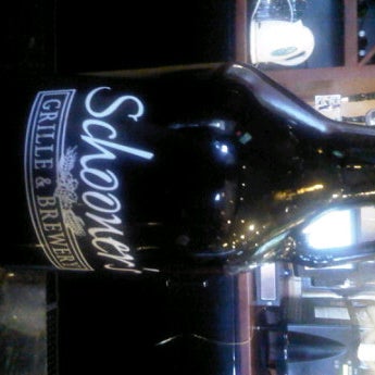 Снимок сделан в Schooner&#39;s Grille &amp; Brewery пользователем Eve P. 1/22/2012