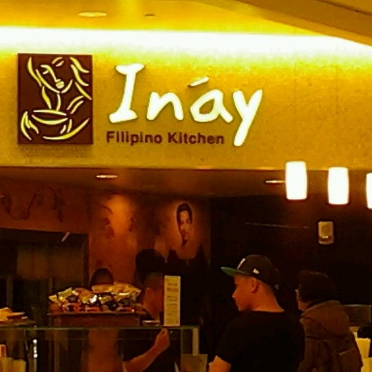 Foto tirada no(a) Inay Filipino Kitchen por Apple R. em 9/6/2012
