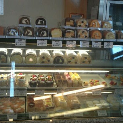 Photo taken at Kee Wah Bakery by samantha w. on 12/11/2011