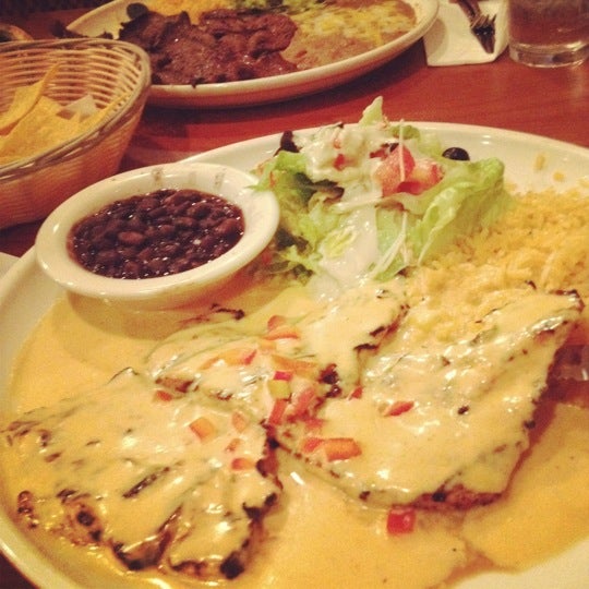 Foto tirada no(a) Tapatio Mexican Restaurant por Diana N. em 7/28/2012